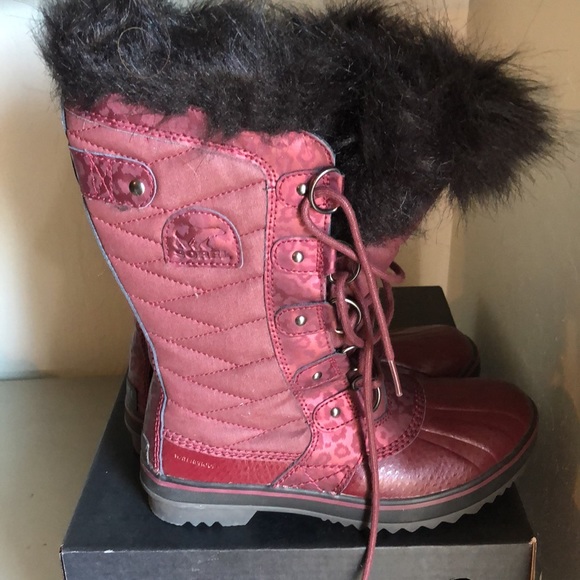 Sorel Tofino II snow boot. Rich wine color. Size 6.5. Like new - Picture 9 of 9